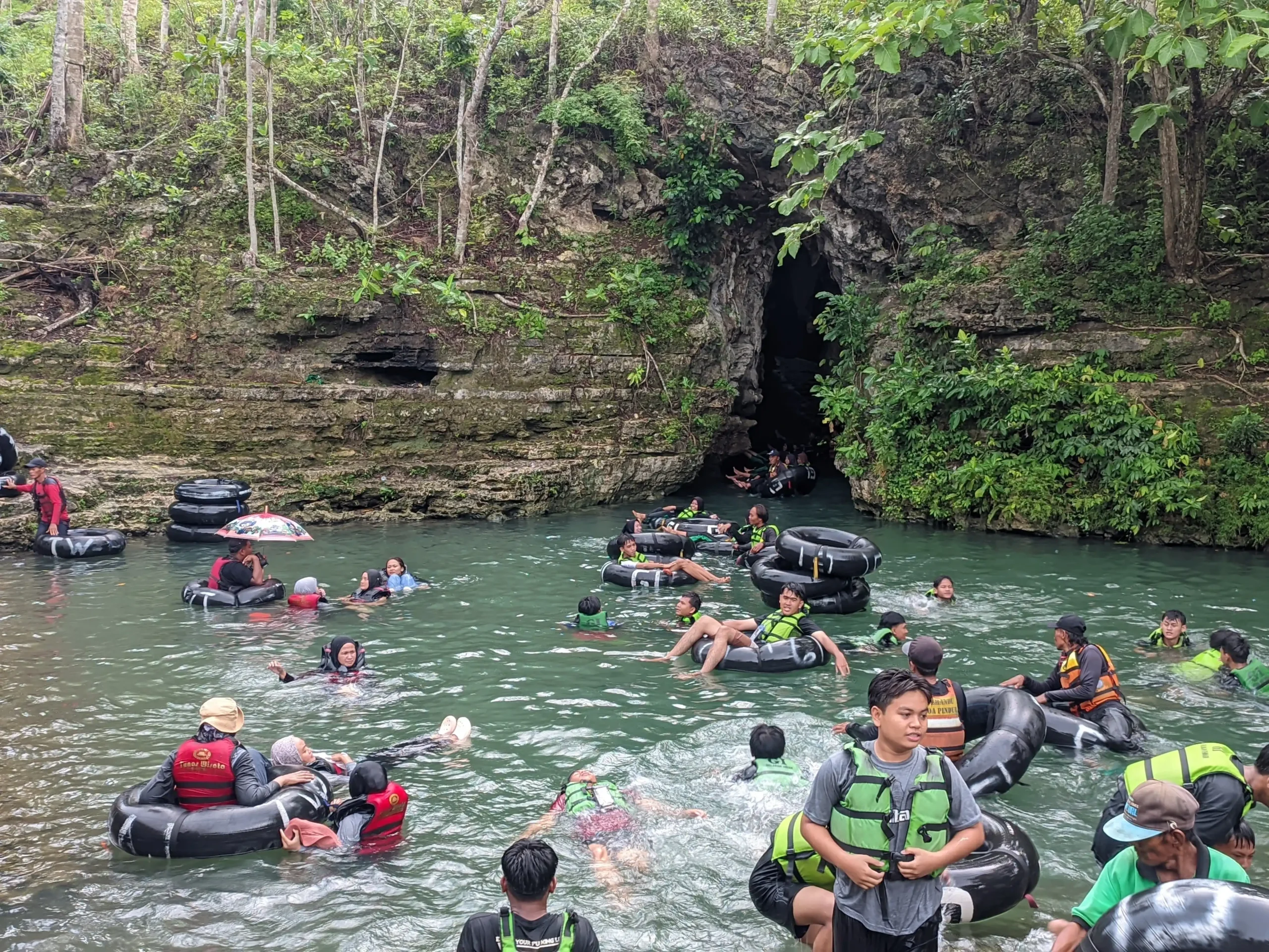 Aktivitas Cave Tubing Gua Pindul Jogja